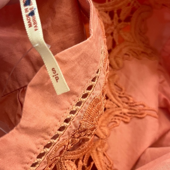 Free People prairie style Button-Front blouse with embroidered detail. Size S/P - Picture 11 of 11